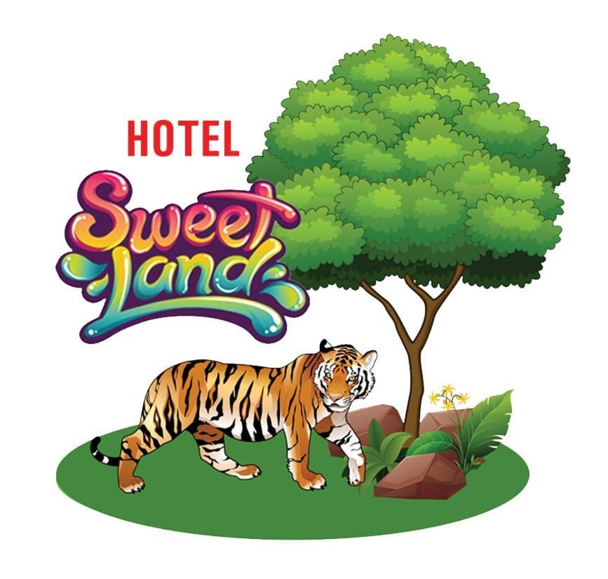 Hotel Sweetland Sauraha Bagian luar foto