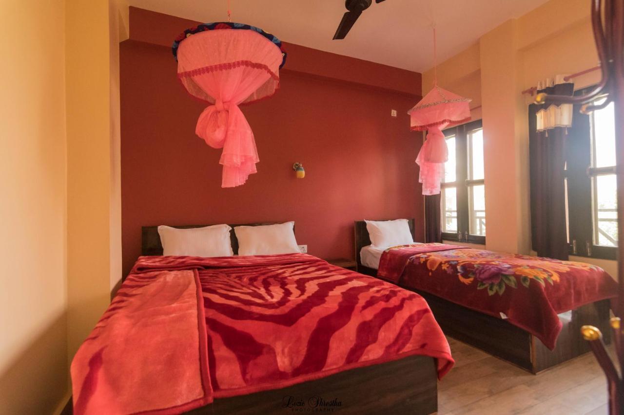 Hotel Sweetland Sauraha Bagian luar foto